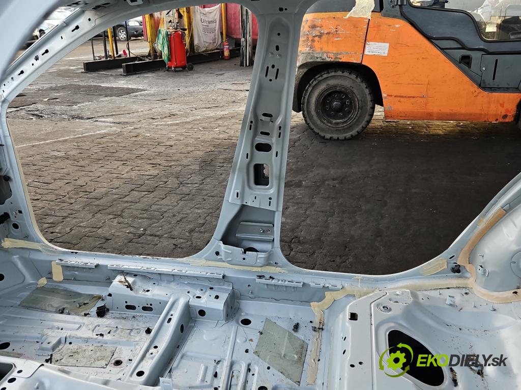 Skoda Octavia IV 2019- 1.5 TSI 150 hp automatic 110 kW 1498 cm3 5- práh pravý  (Karoserie ostatní)