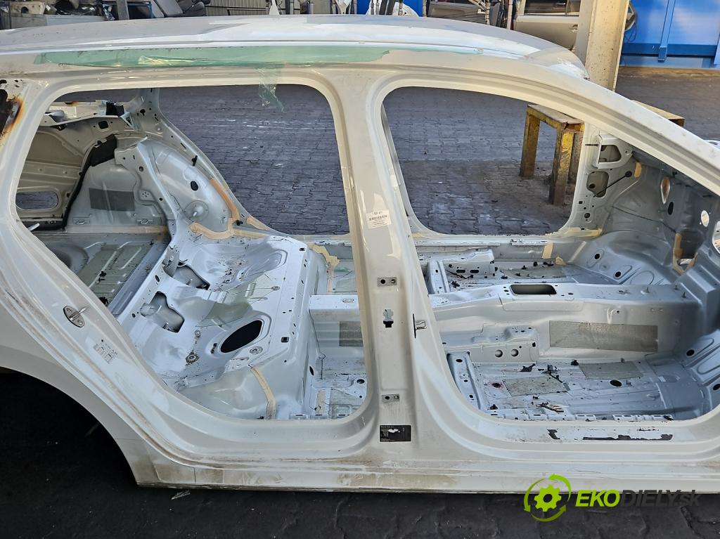 Skoda Octavia IV 2019- 1.5 TSI 150 hp automatic 110 kW 1498 cm3 5- práh pravý  (Karoserie ostatní)