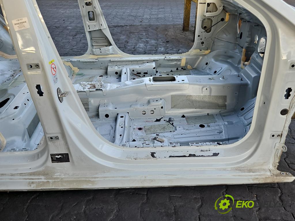 Skoda Octavia IV 2019- 1.5 TSI 150 hp automatic 110 kW 1498 cm3 5- práh pravý  (Karoserie ostatní)