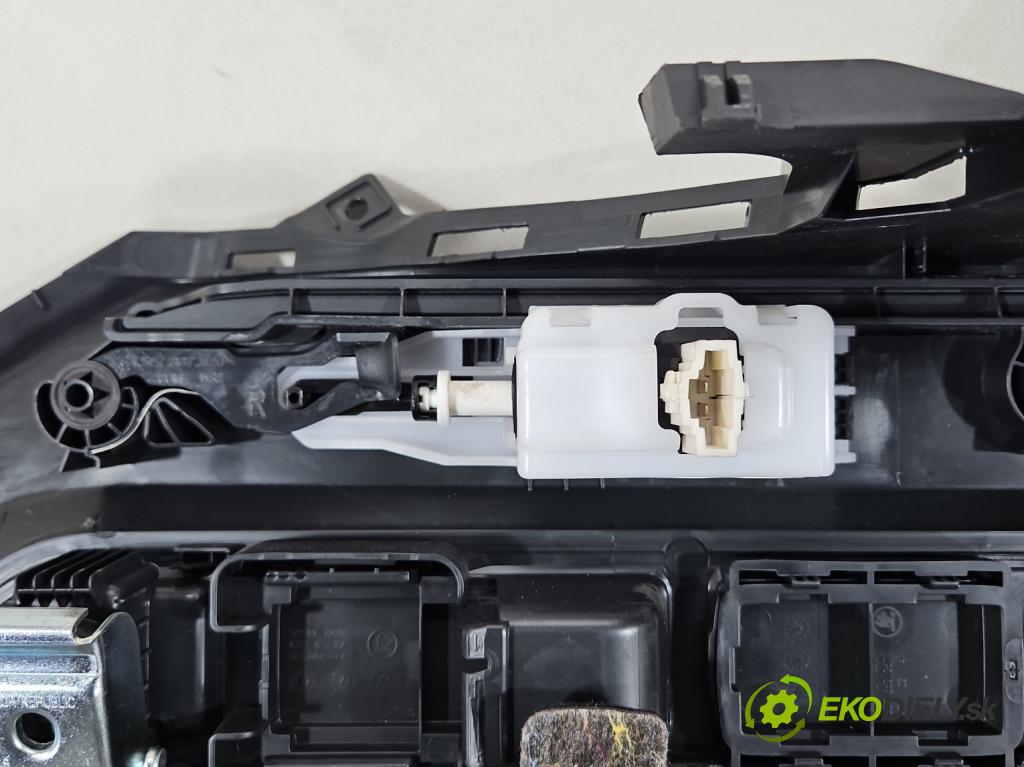 Skoda Octavia IV 2019- 1.5 TSI 150 HP automatic 110 kW 1498 cm3 5- Čalounictví: kufra: pravé 5E7867428D