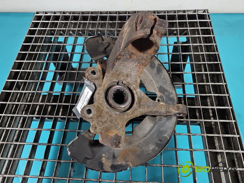 Volvo V50 2.0d 136hp manual 100 kW 1997 cm3 5- náboj pravé  (Náboj kola)