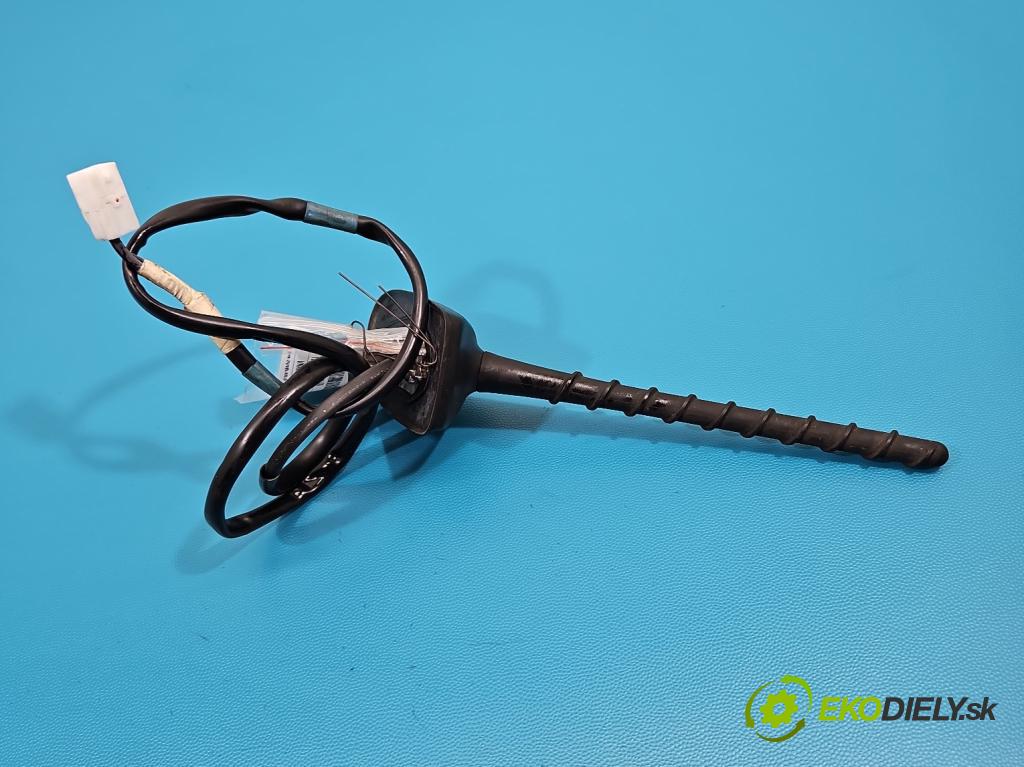 Toyota Yaris III 2011-2020 1.0 vvti 69KM manual 51 kW 998 cm3 5- Antena V3-07517C