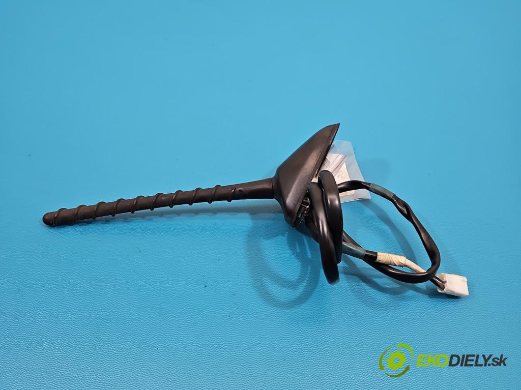 Toyota Yaris III 2011-2020 1.0 vvti 69KM manual 51 kW 998 cm3 5- Antena V3-07517C