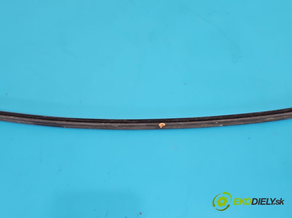 Toyota Yaris III 2011-2020 1.0 vvti 69KM manual 51 kW 998 cm3 5- lišta střecha: pravé