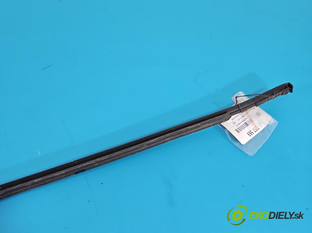 Toyota Yaris III 2011-2020 1.0 vvti 69KM manual 51 kW 998 cm3 5- lišta střecha: pravé