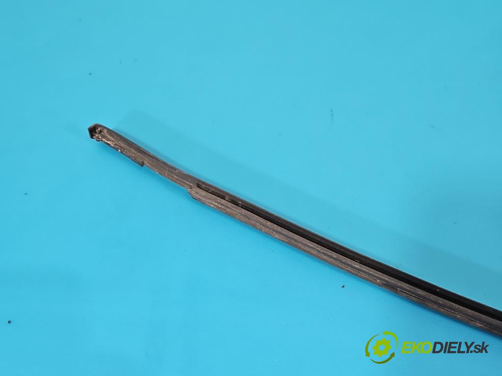 Toyota Yaris III 2011-2020 1.0 vvti 69KM manual 51 kW 998 cm3 5- lišta střecha: pravé