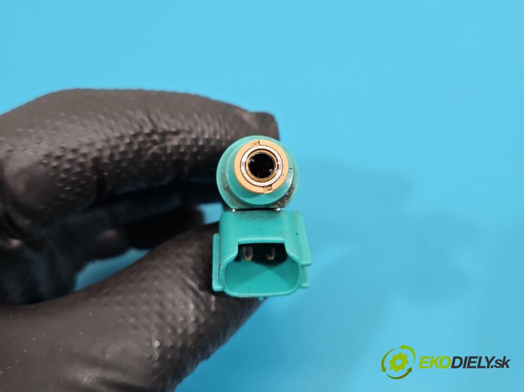 Toyota Yaris III 2011-2020 1.0 vvti 69KM manual 51 kW 998 cm3 5- vstrek 23250-0Q020 (Vstrekovač paliva)