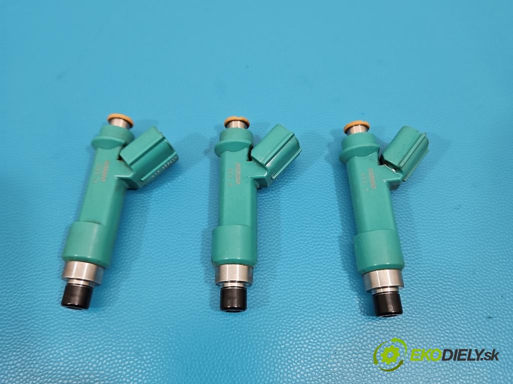 Toyota Yaris III 2011-2020 1.0 vvti 69KM manual 51 kW 998 cm3 5- vstrek 23250-0Q020 (Vstrekovač paliva)