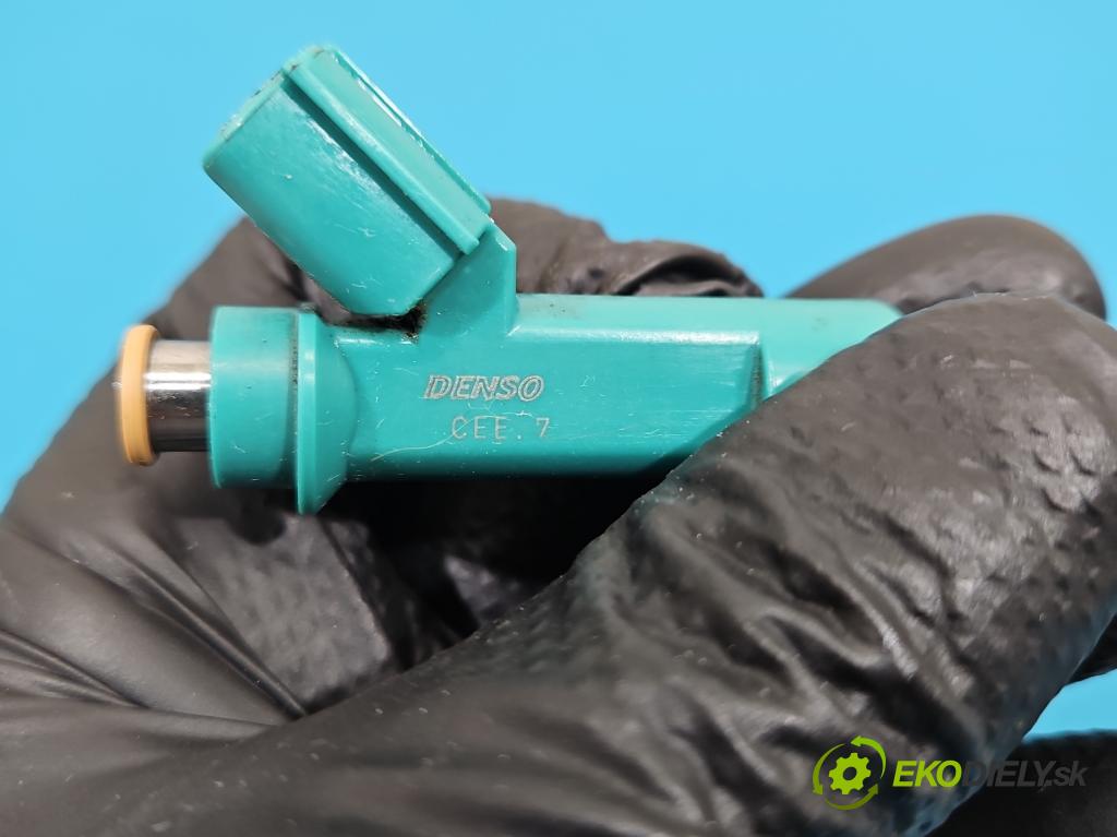 Toyota Yaris III 2011-2020 1.0 vvti 69KM manual 51 kW 998 cm3 5- vstrek 23250-0Q020 (Vstrekovač paliva)