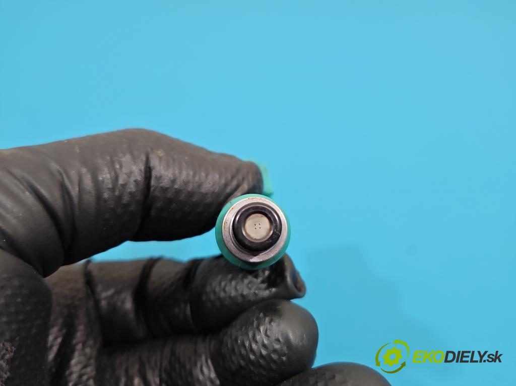 Toyota Yaris III 2011-2020 1.0 vvti 69KM manual 51 kW 998 cm3 5- vstrek 23250-0Q020 (Vstrekovač paliva)