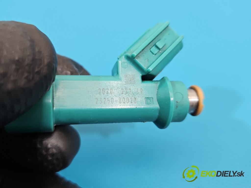 Toyota Yaris III 2011-2020 1.0 vvti 69KM manual 51 kW 998 cm3 5- vstrek 23250-0Q020 (Vstrekovač paliva)