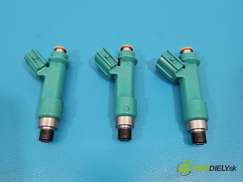 Toyota Yaris III 2011-2020 1.0 vvti 69KM manual 51 kW 998 cm3 5- vstrek 23250-0Q020 (Vstrekovač paliva)