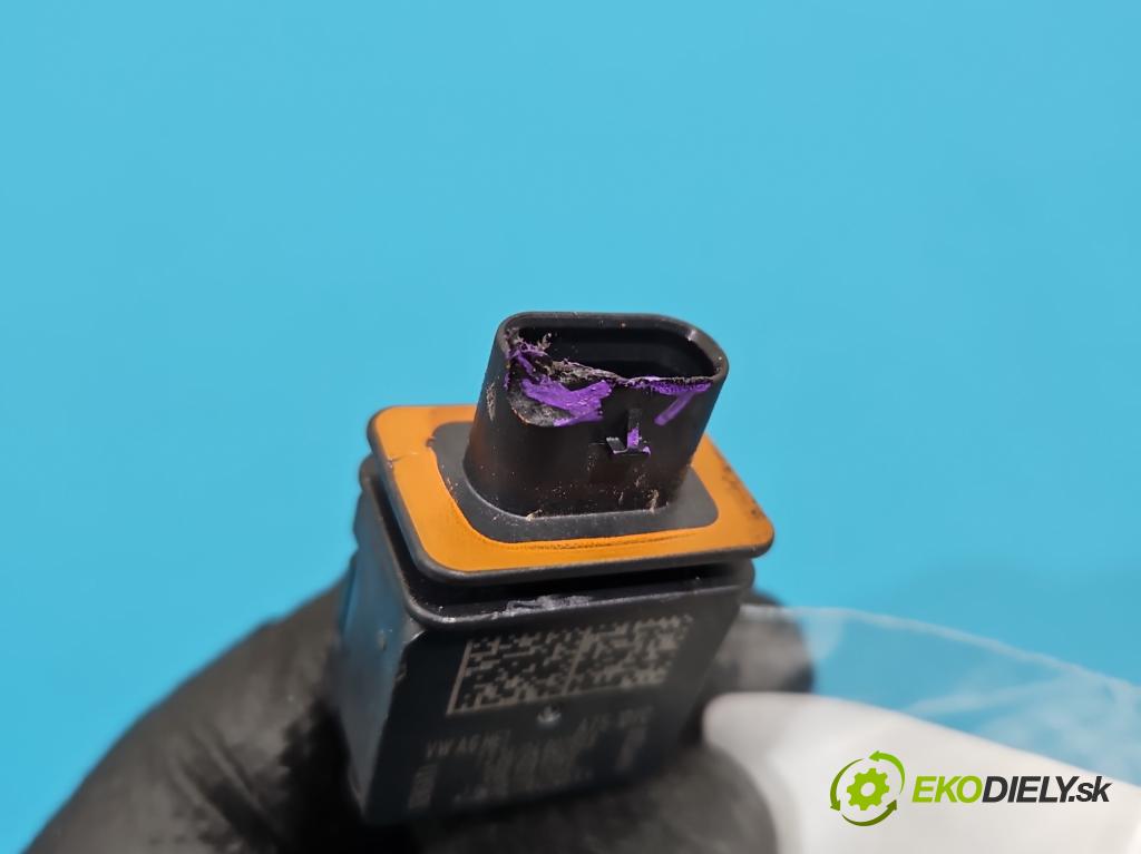 Skoda Octavia IV 2019- 1.5 TSI 150 HP automatic 110 kW 1498 cm3 5- snímač teploty: výfukové 05E919529E (Snímač)