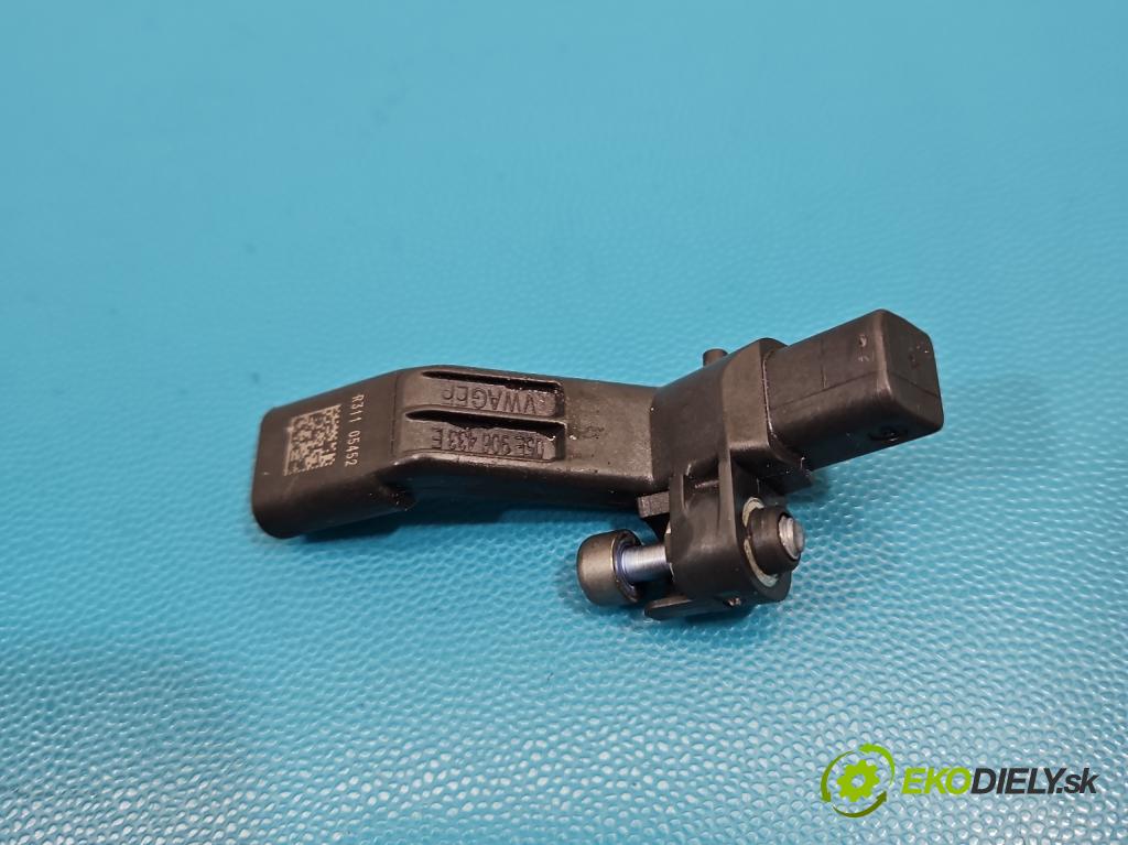 Skoda Octavia IV 2019- 1.5 TSI 150 HP automatic 110 kW 1498 cm3 5- snímač pozícia: hriadele kľukovej 05E906433E (Snímač polohy kľukového hriadeľa)