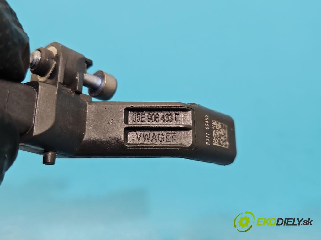 Skoda Octavia IV 2019- 1.5 TSI 150 HP automatic 110 kW 1498 cm3 5- snímač pozícia: hriadele kľukovej 05E906433E (Snímač polohy kľukového hriadeľa)