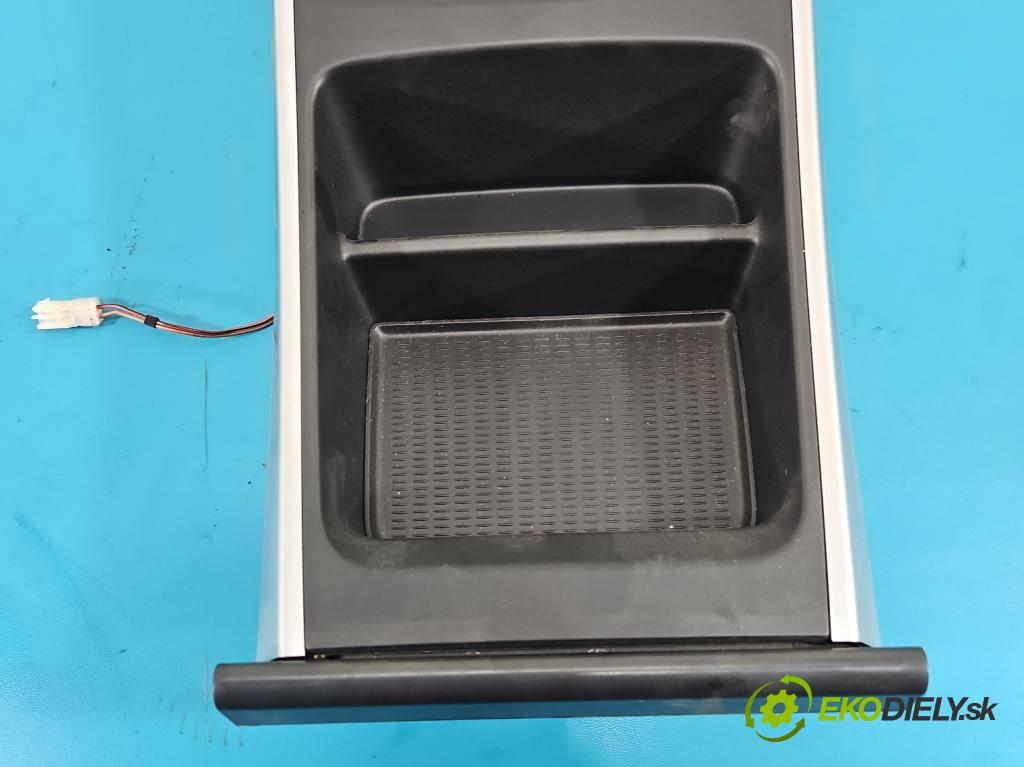 Bmw X6 E71 2007–2014 3.0d 306KM automatic 225 kW 2993 cm3 5- Rukojeť: na nápoje: 1380687 (Držiak (úchyt) na nápoje)