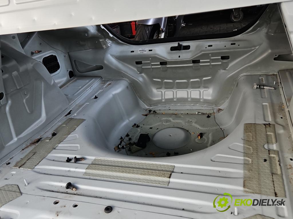 Fiat Tipo II 2015- 1.4 16v 95 HP manual 70 kW 1368 cm3 4- pas zadní: