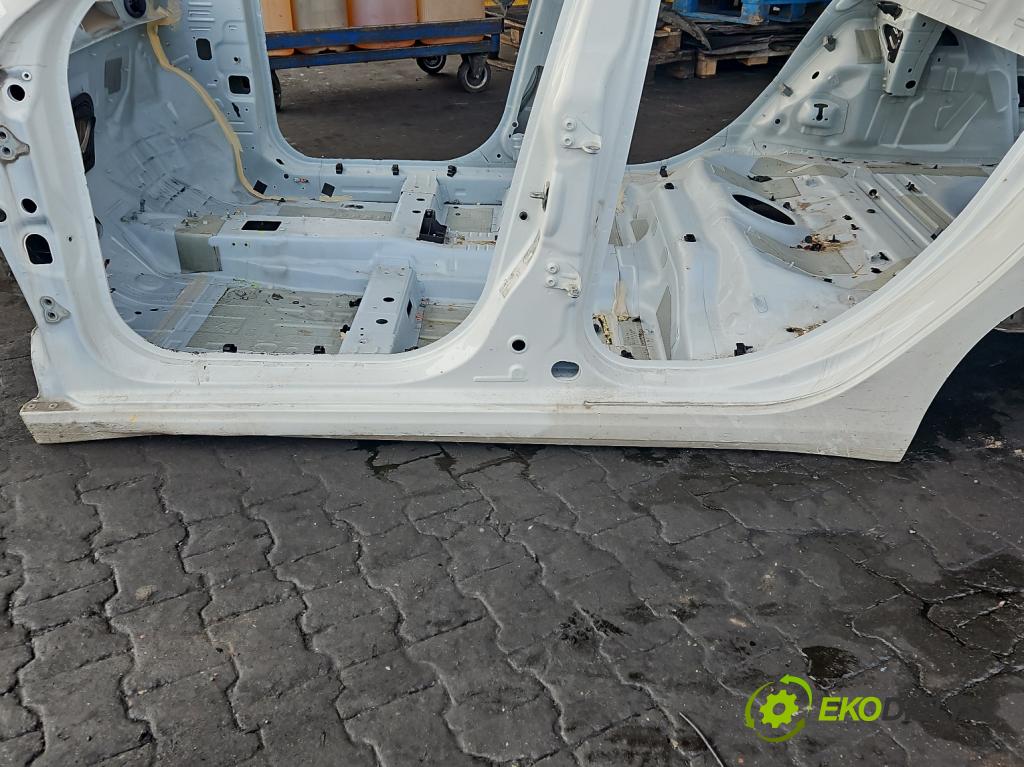 Fiat Tipo II 2015- 1.4 16v 95 hp manual 70 kW 1368 cm3 4- práh levý  (Karoserie ostatní)