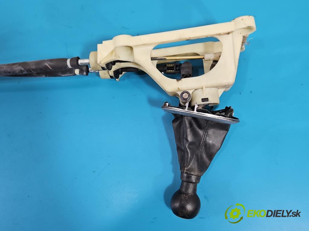 Suzuki Swift Mk6 2005-2010 1.3 16V 92 HP manual 67.5 kW 1328 cm3 5- Páka: Změny: stupeň,rýchlosť  (Rýchlostná páka (kulisa))