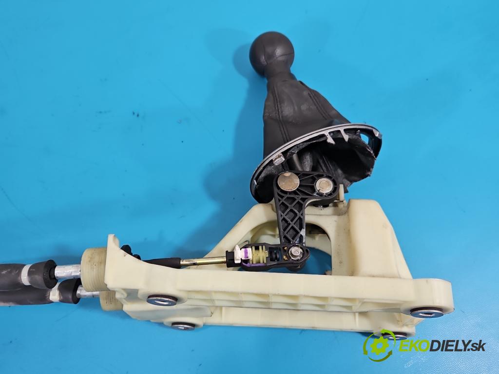 Suzuki Swift Mk6 2005-2010 1.3 16V 92 HP manual 67.5 kW 1328 cm3 5- Páka: Změny: stupeň,rýchlosť  (Rýchlostná páka (kulisa))