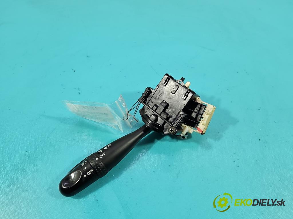 Suzuki Swift Mk6 2005-2010 1.3 16V 92 HP manual 67.5 kW 1328 cm3 5- prepínač smeroviek 173744 (Prepínacie páčky pod volantom)