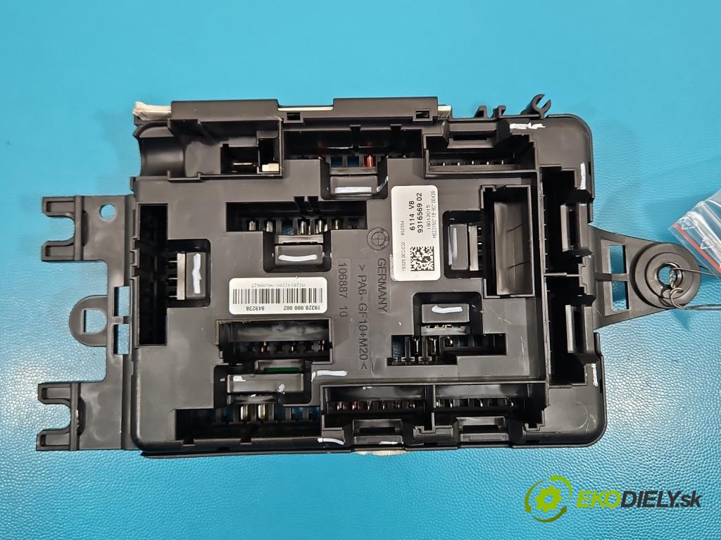 Bmw X5 F15 2013-2018 3.0d 258 hp automatic 190 kW 2993 cm3 5- skříňka pojistková 9316569 (Pojistková skříňka)