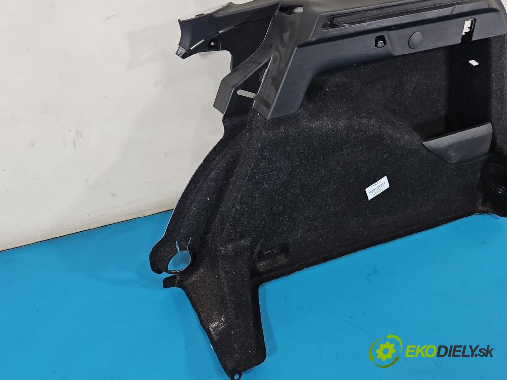 Skoda Scala 2019- 1.0 tsi 114 HP manual 84 kW 999 cm3 5- Čalounictví: kufra: pravé 657867428D
