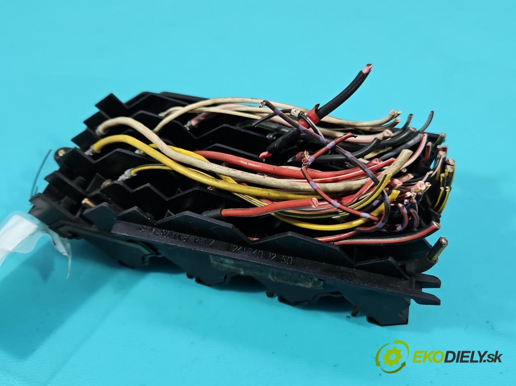 Mercedes 124 2.0d 75 HP manual 55 kW 1997 cm3 4- skrinka poistka  (Poistková skrinka)