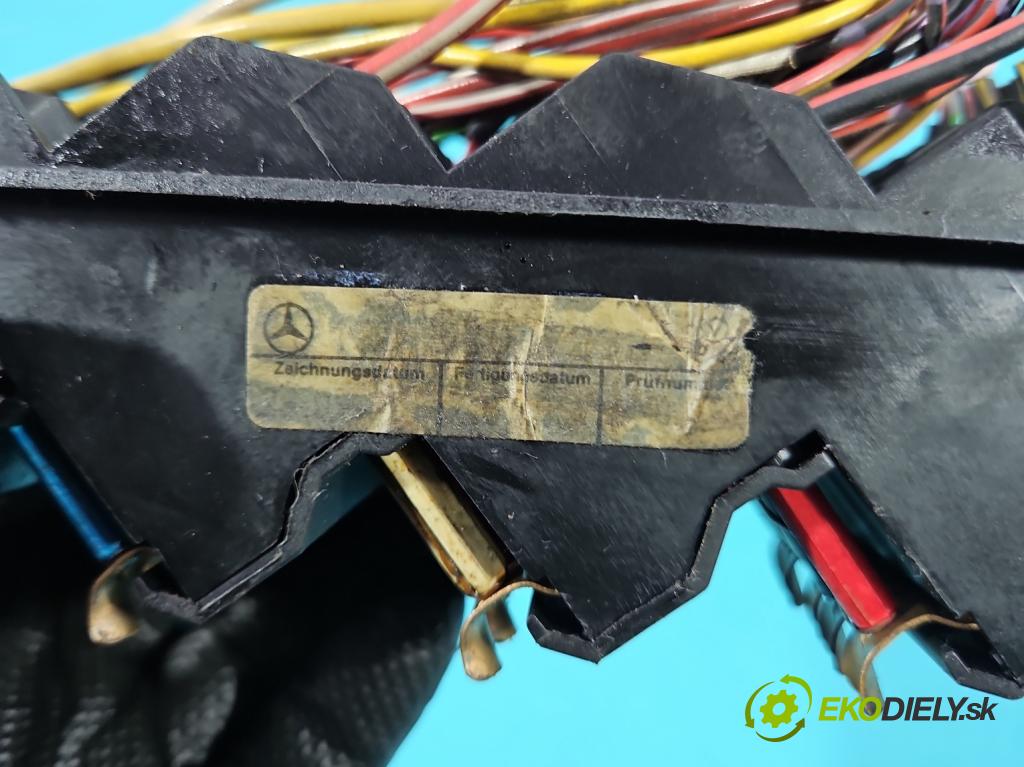 Mercedes 124 2.0d 75 HP manual 55 kW 1997 cm3 4- skrinka poistka  (Poistková skrinka)