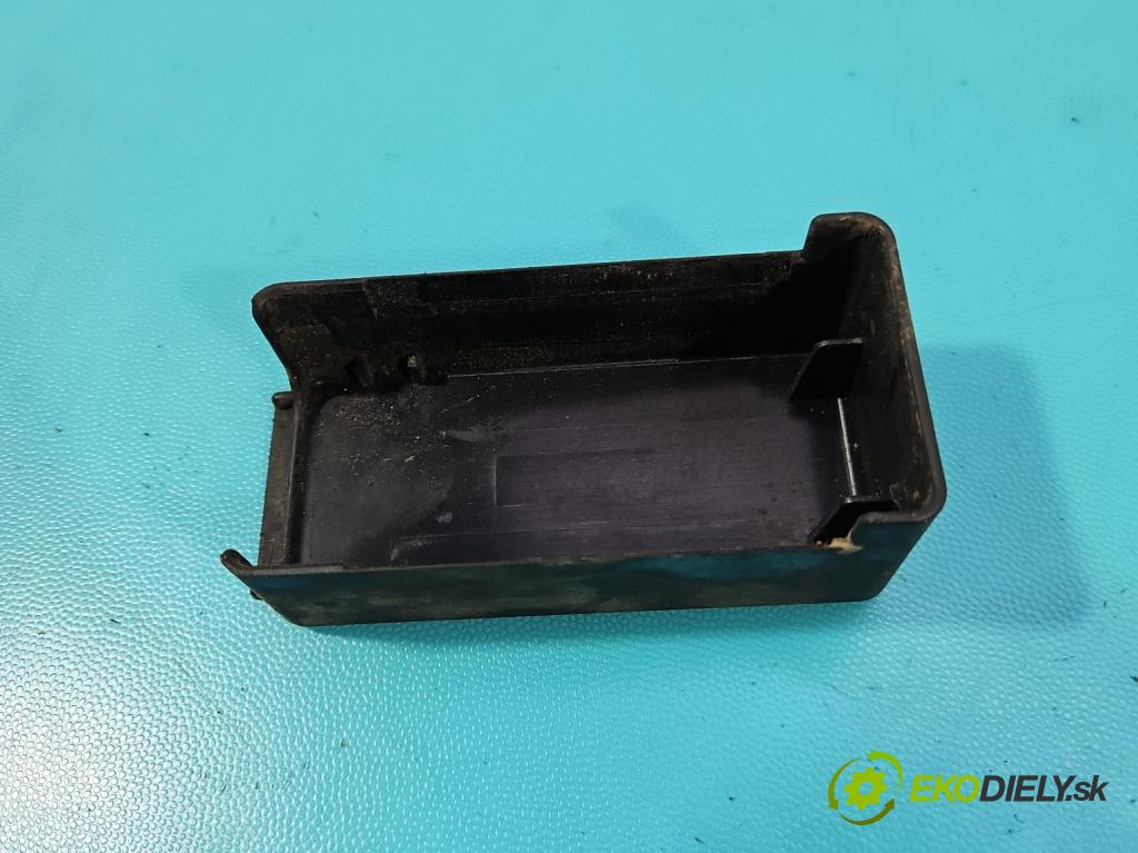 Mercedes 124 2.0d 75 HP manual 55 kW 1997 cm3 4- Relé: svíčky: zařicích: 899151 (Relé)