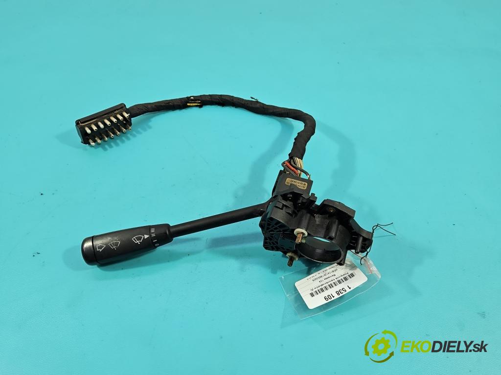 Mercedes 124 2.0d 75 HP manual 55 kW 1997 cm3 4- prepínač smeroviek 1245450124 (Prepínacie páčky pod volantom)