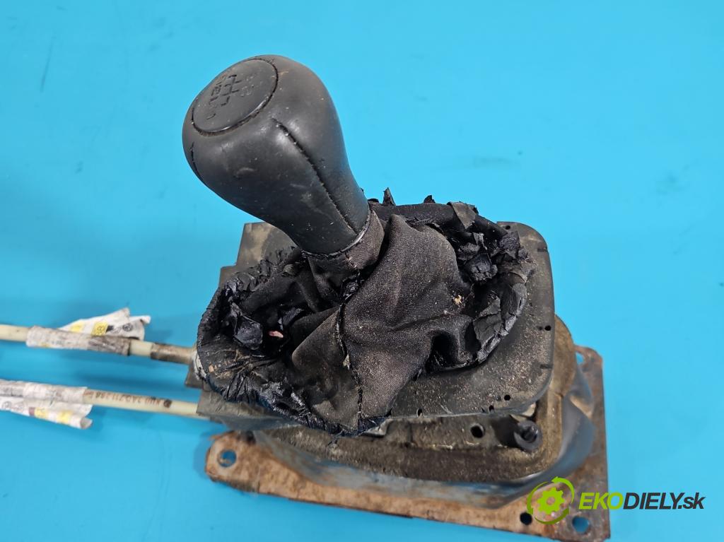 Vw Passat B3 1988-1993 1.8 90 HP manual 66 kW 1781 cm3 5- Páka: Změny: stupeň,rýchlosť  (Rýchlostná páka (kulisa))