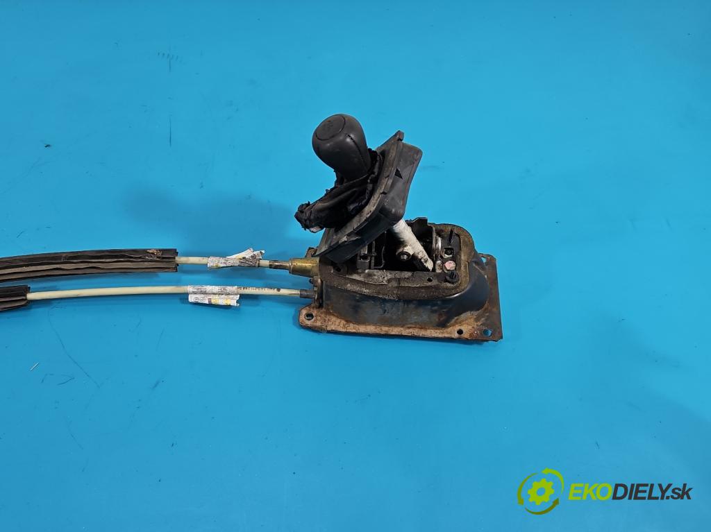 Vw Passat B3 1988-1993 1.8 90 HP manual 66 kW 1781 cm3 5- Páka: Změny: stupeň,rýchlosť  (Rýchlostná páka (kulisa))