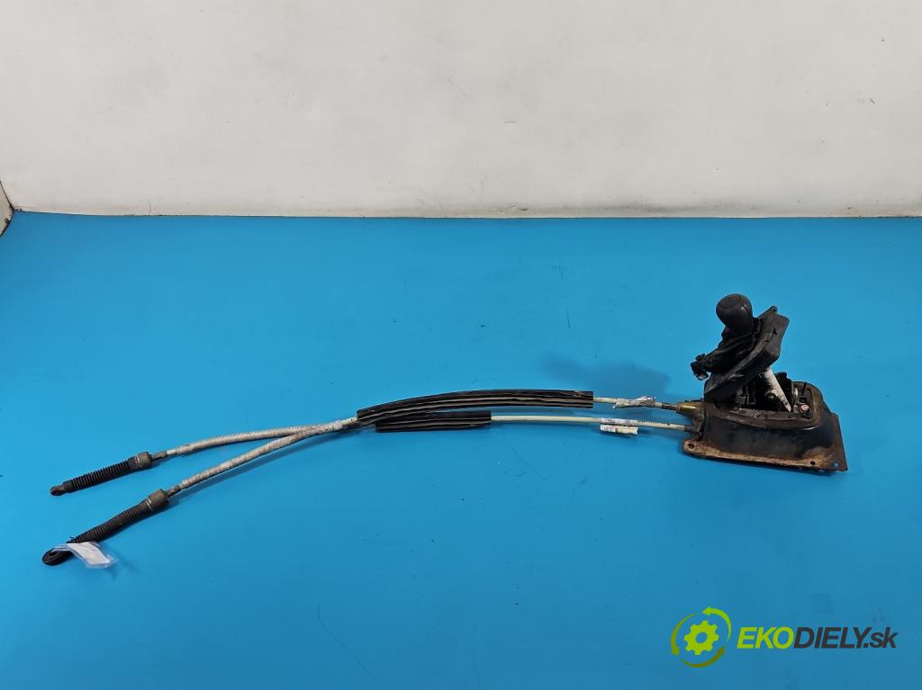 Vw Passat B3 1988-1993 1.8 90 HP manual 66 kW 1781 cm3 5- Páka: Změny: stupeň,rýchlosť  (Rýchlostná páka (kulisa))