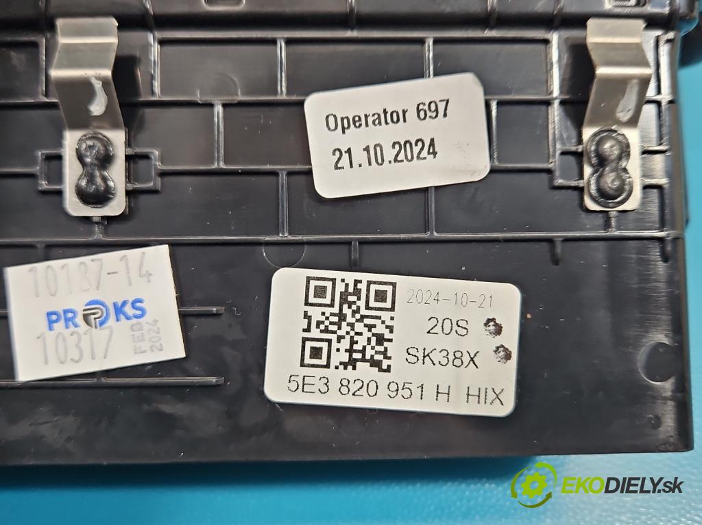 Skoda Octavia IV 2019- 1.5 TSI 150 HP automatic 110 kW 1498 cm3 5- Mřížka: kúrenia stredová 5E3820951F (Mriežka kúrenia (fukár))