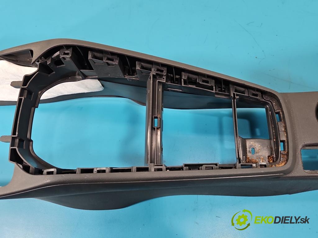 Skoda Scala 2019- 1.0 tsi 114 HP manual 84 kW 999 cm3 5- operadlo  (Lakťová opierka)