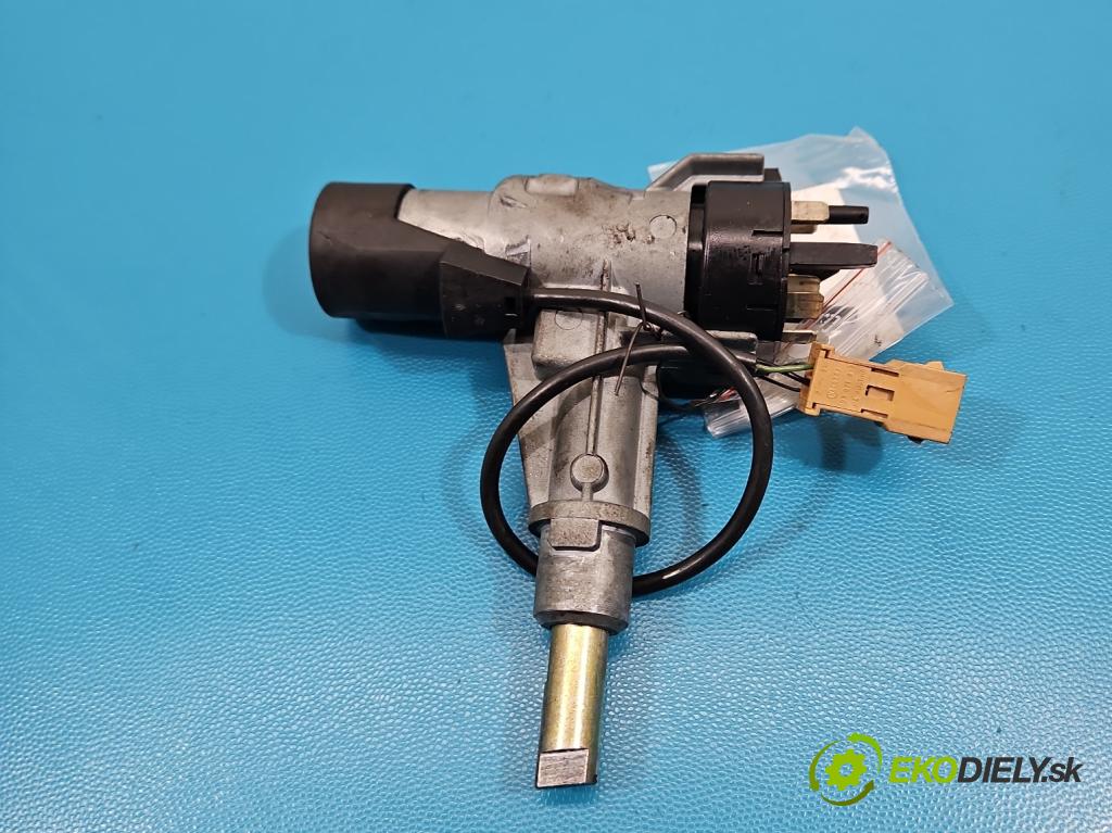 Audi 80 B4 1991-1994 2.0 8V 116 HP manual 85 kW 1984 cm3 4- Spínačka 8A0905851 (Spínacia skrinka)