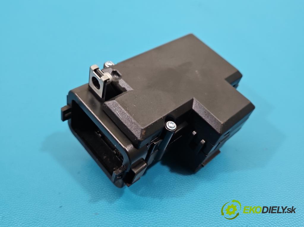 Audi Q5 2008-2016 2.0 TFSI 224hp automatic 165 kW 1984 cm3 5- Spínačka 8K0909131D (Spínacia skrinka)