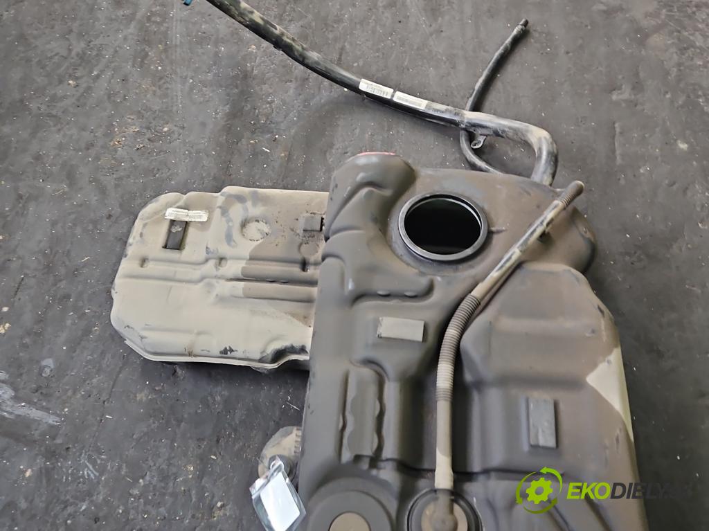 Bmw X5 F15 2013-2018 3.0d 258 HP automatic 190 kW 2993 cm3 5- Nádrž: palivo 8229181 (Palivová nádrž)