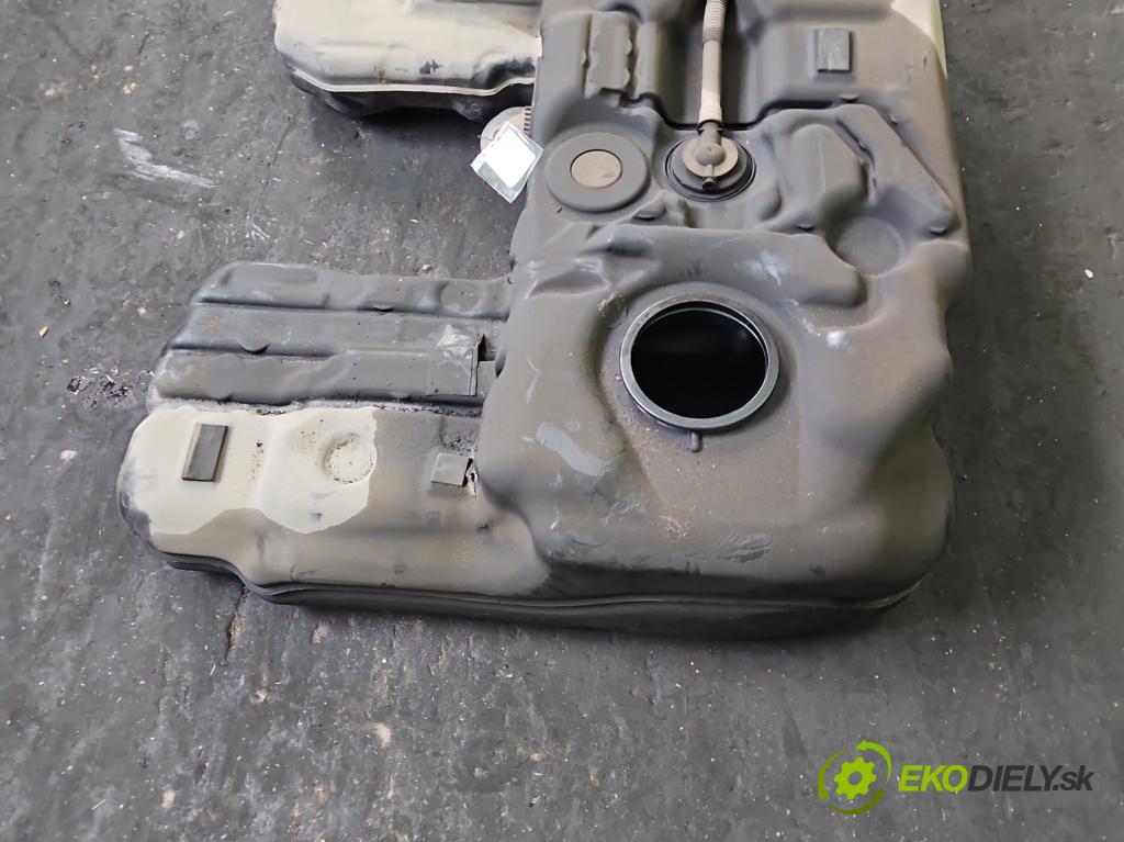 Bmw X5 F15 2013-2018 3.0d 258 HP automatic 190 kW 2993 cm3 5- Nádrž: palivo 8229181 (Palivová nádrž)