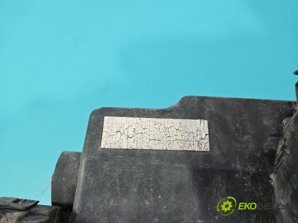 Kia Sportage III 2010-2015 1.6 GDI 135 HP manual 99 kW 1591 cm3 5- Reflektor: pravý  (Svetlo predné pravé)