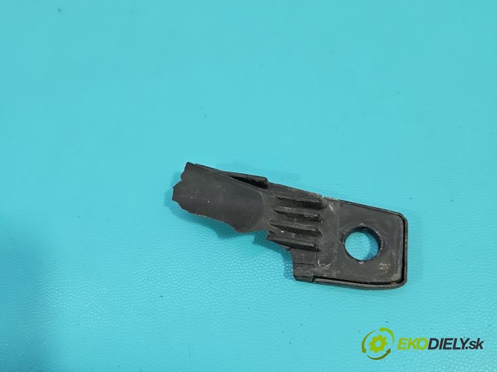 Kia Sportage III 2010-2015 1.6 GDI 135 HP manual 99 kW 1591 cm3 5- Reflektor: pravý  (Svetlo predné pravé)