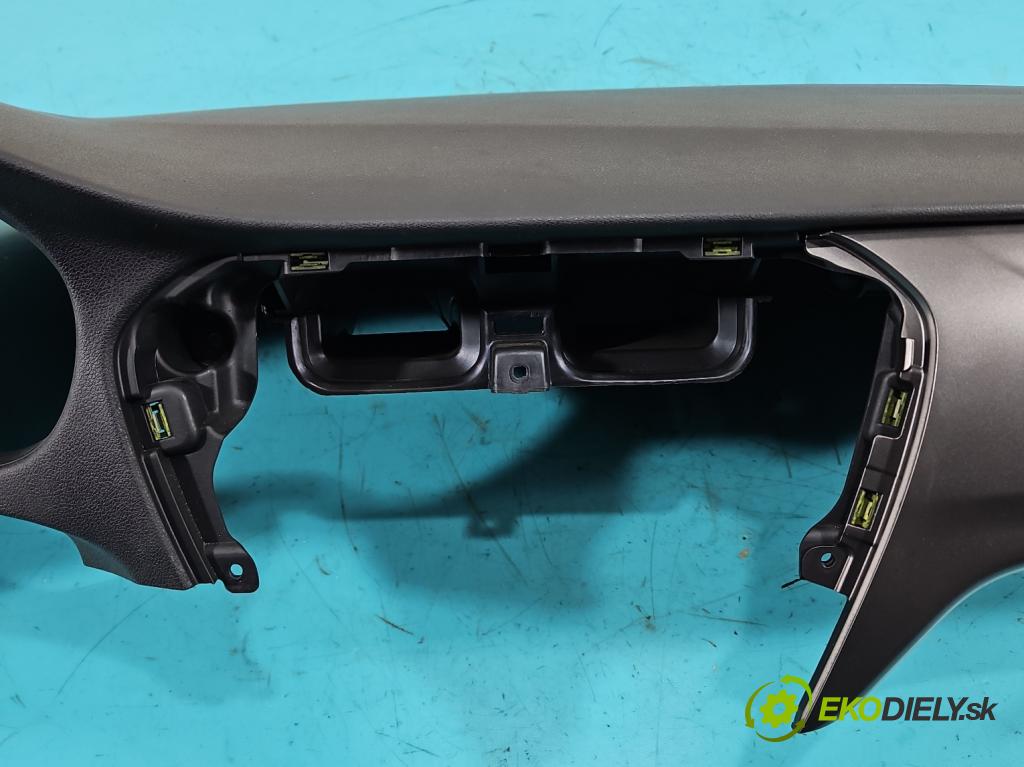 Citroen C-Elysee II 2012- 1.6 hdi 92 hp manual 68 kW 1560 cm3 4- kokpit,přistrojova deska