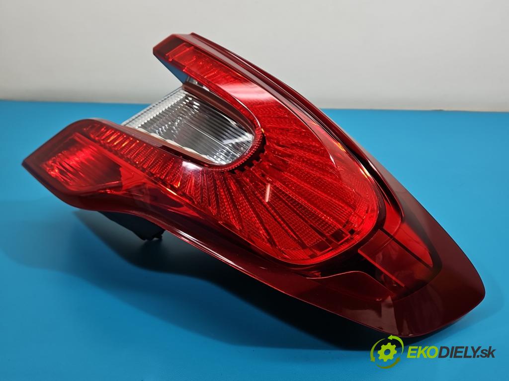 Fiat Tipo II 2015- 1.4 16v 95 HP manual 70 kW 1368 cm3 4- svetlo / reflektor zadné pravé 519844870 (Kľučka dverí ostatné)