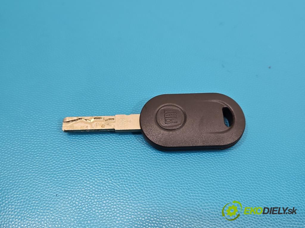 Fiat Tipo II 2015- 1.4 16v 95 HP manual 70 kW 1368 cm3 4- rukoväť predné ľavé mimo:  (Kľučka dverí vonkajšia predná ľavá)