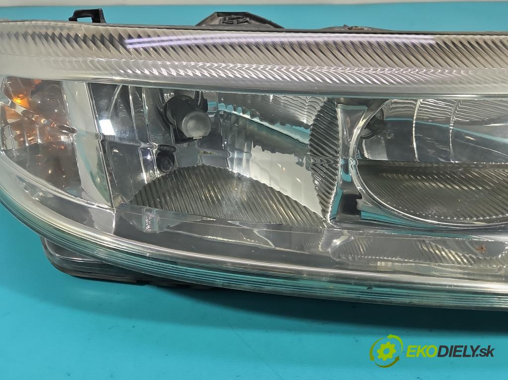 Renault Laguna II 2001-2007 1.8 16V 121KM manual 89 kW 1783 cm3 5- Reflektor: pravý  (Svetlo predné pravé)