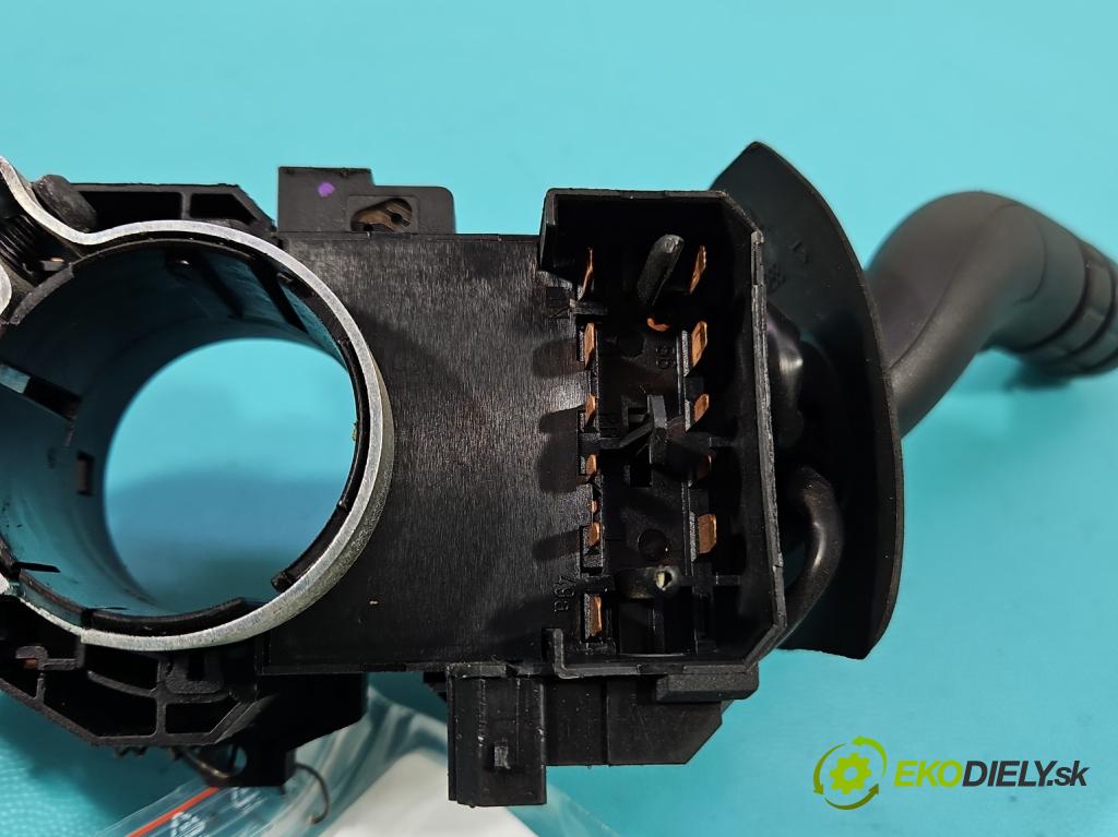 Vw Fox 1.2b 54 HP manual 40 kW 1198 cm3 3- prepínač komplex: 5Z0953513A (Prepínacie páčky pod volantom)