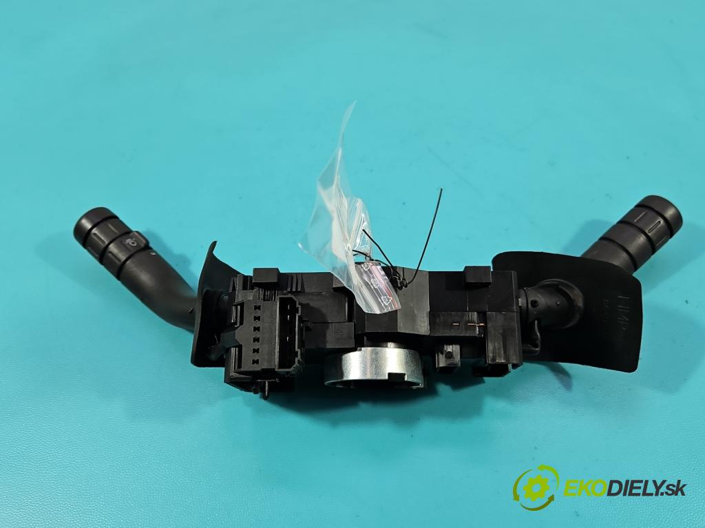 Vw Fox 1.2b 54 HP manual 40 kW 1198 cm3 3- prepínač komplex: 5Z0953513A (Prepínacie páčky pod volantom)