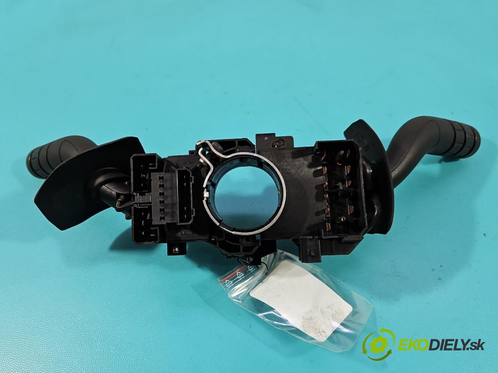 Vw Fox 1.2b 54 HP manual 40 kW 1198 cm3 3- prepínač komplex: 5Z0953513A (Prepínacie páčky pod volantom)