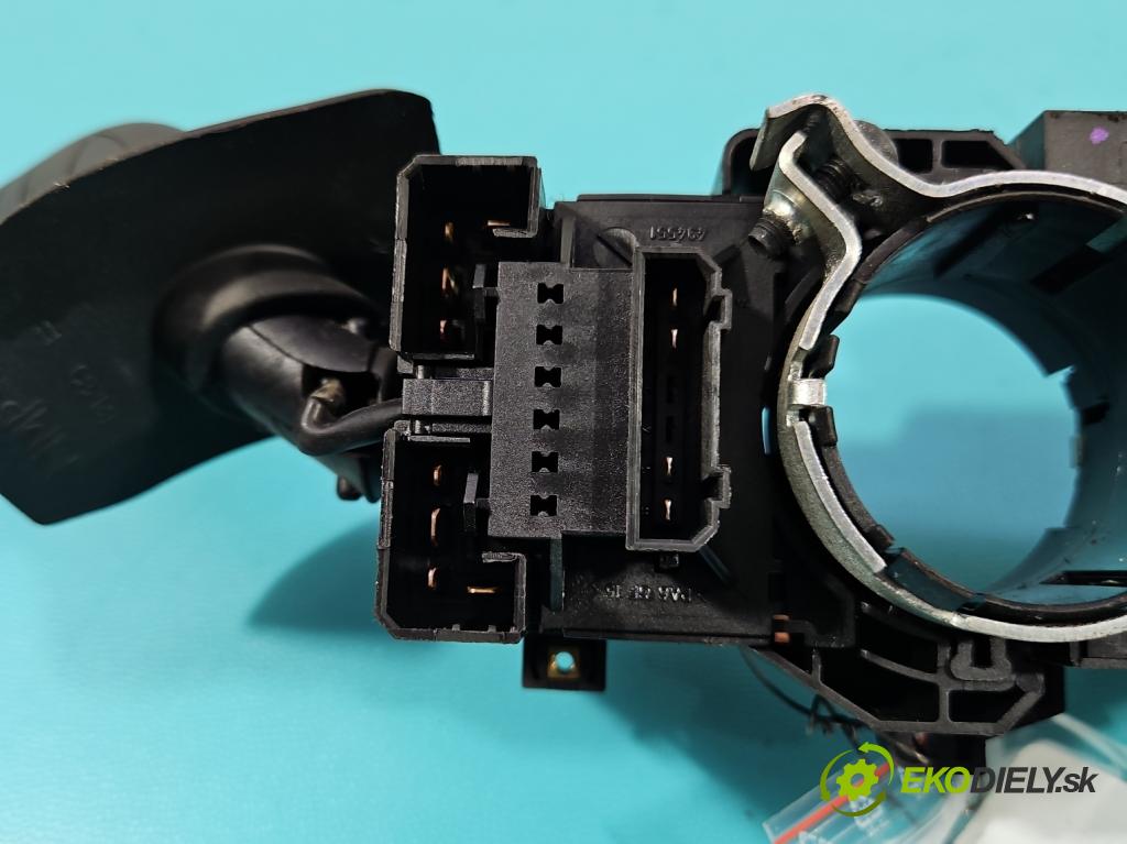 Vw Fox 1.2b 54 HP manual 40 kW 1198 cm3 3- prepínač komplex: 5Z0953513A (Prepínacie páčky pod volantom)